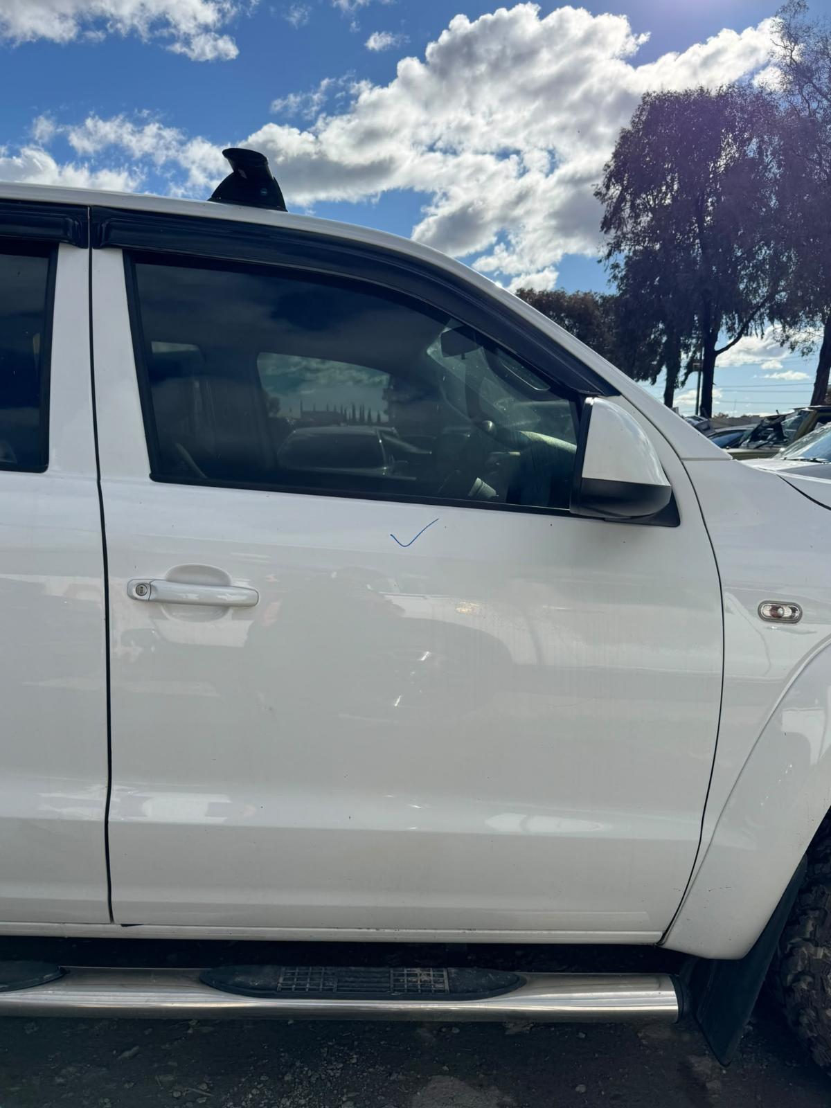 View Auto part Tonneau/Cover Volkswagen Amarok 2011