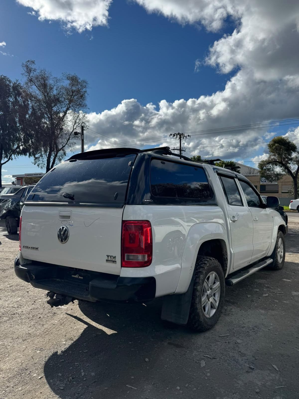 View Auto part Tonneau/Cover Volkswagen Amarok 2011