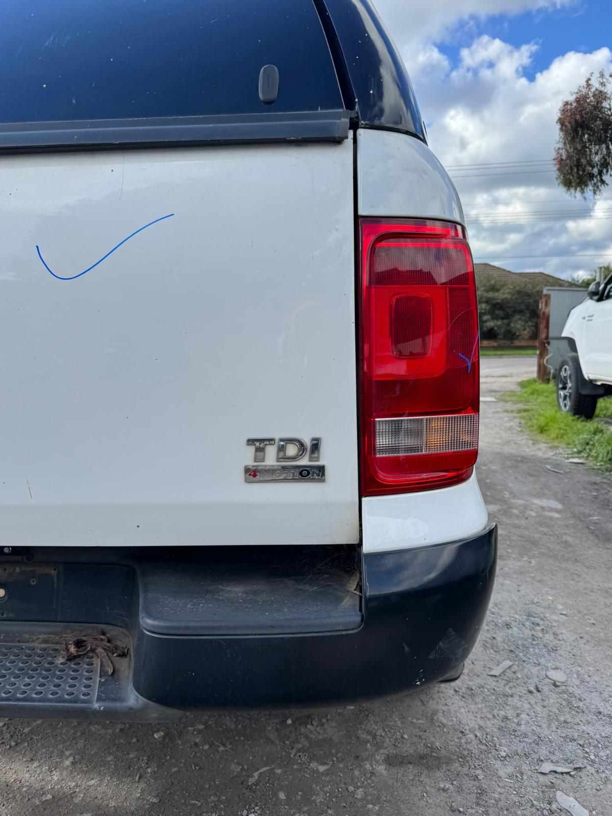 View Auto part Tonneau/Cover Volkswagen Amarok 2011