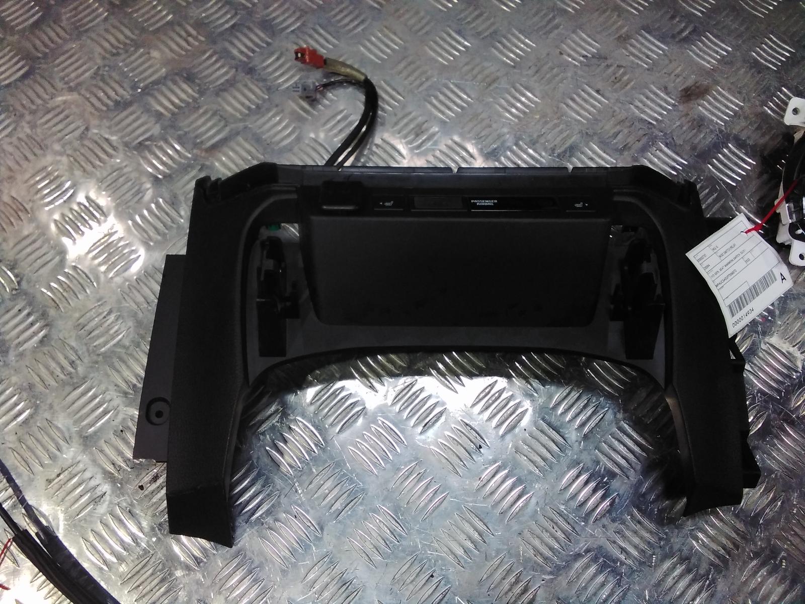 View Auto part Misc Switch/Relay Isuzu Mu-x 2023