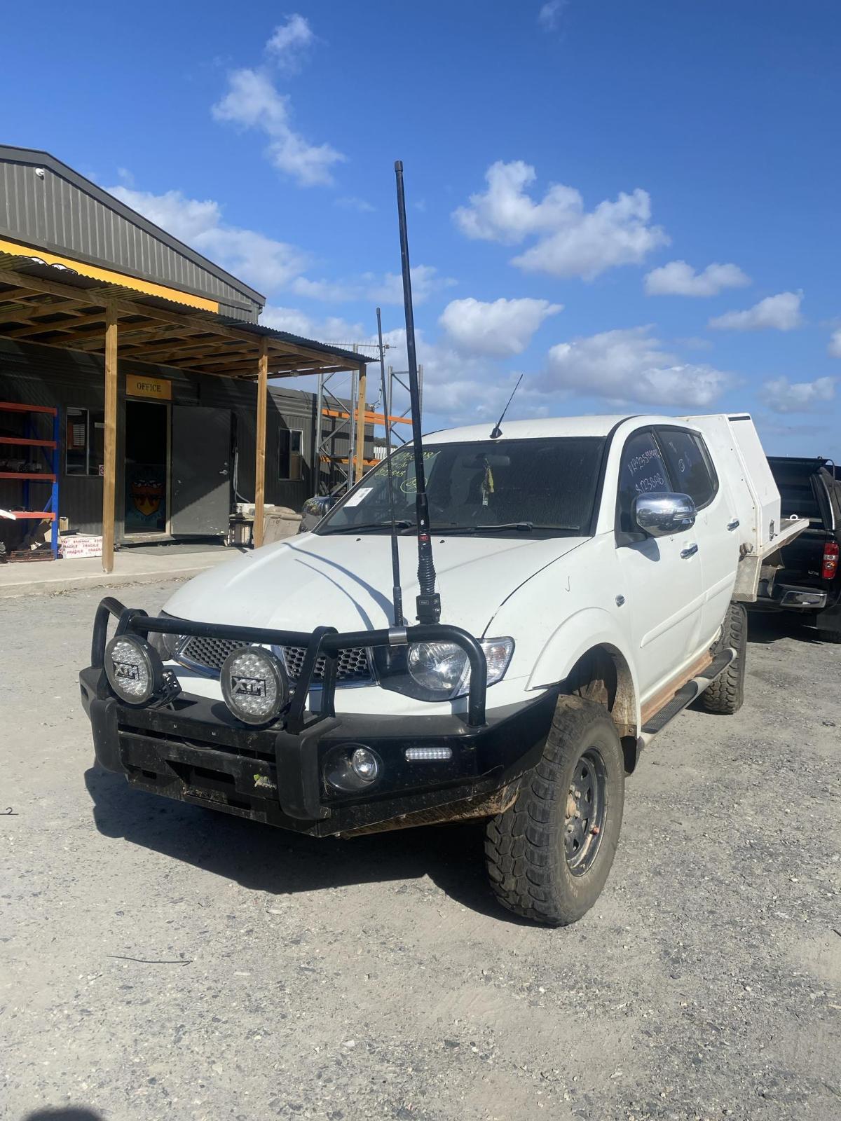 View Auto part Transfer Case Mitsubishi Triton 2014