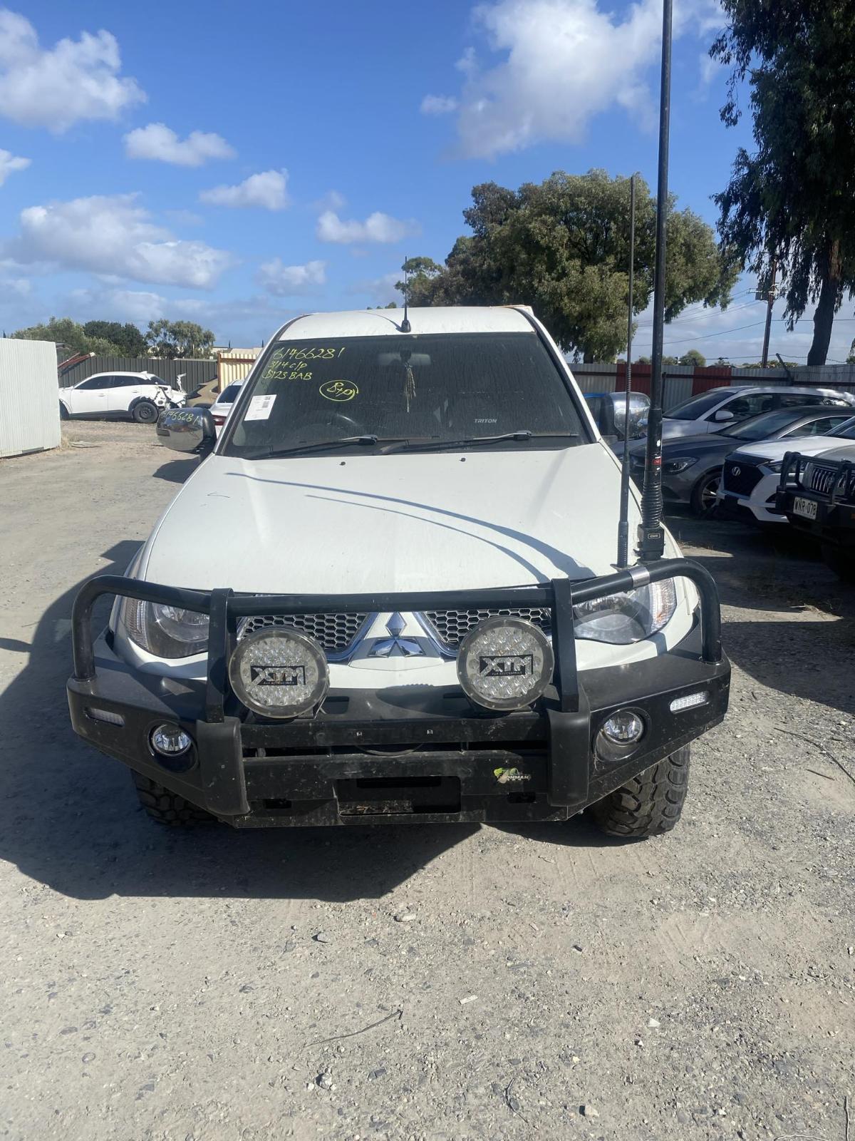 View Auto part Transfer Case Mitsubishi Triton 2014
