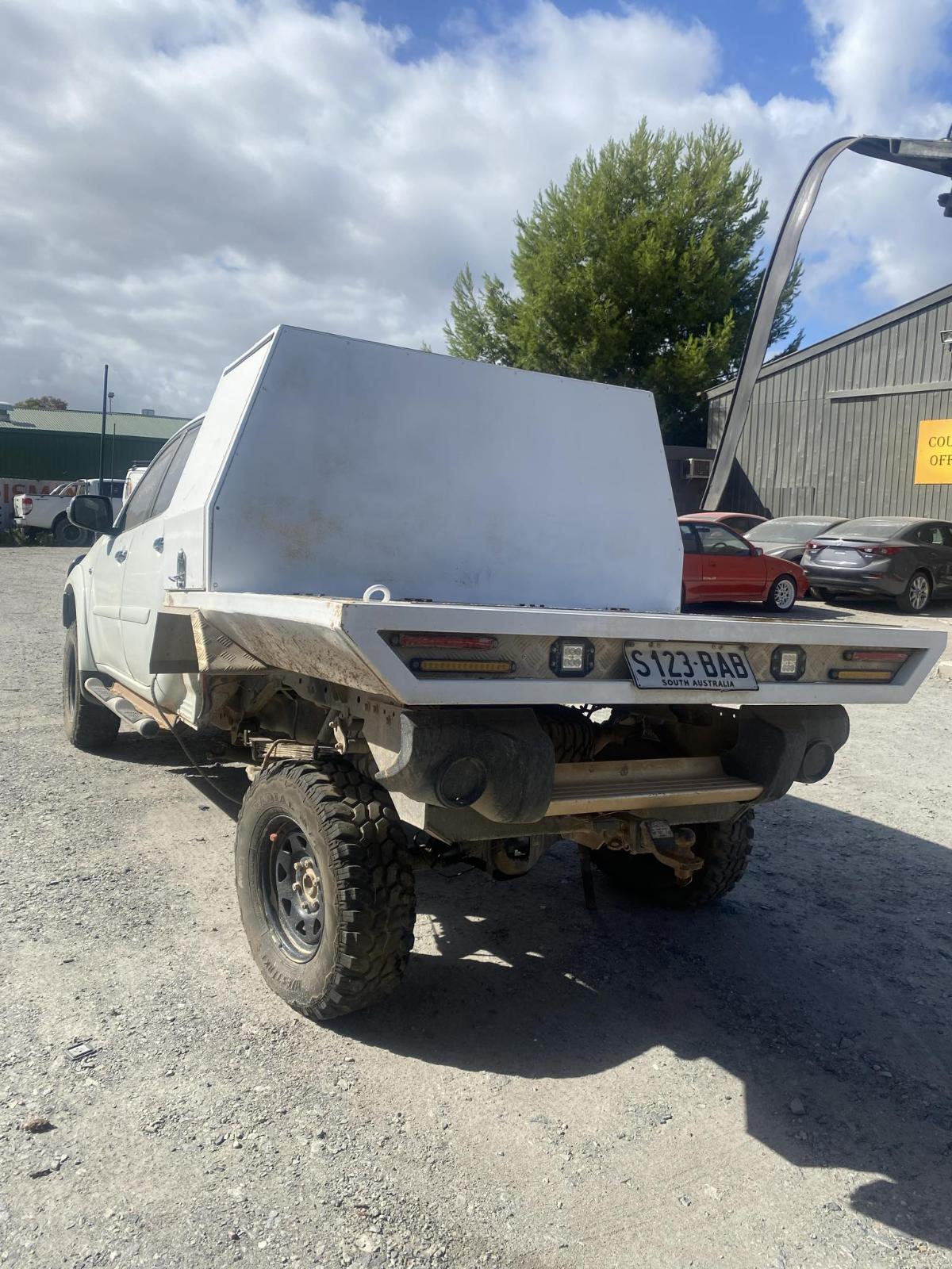 View Auto part Transfer Case Mitsubishi Triton 2014