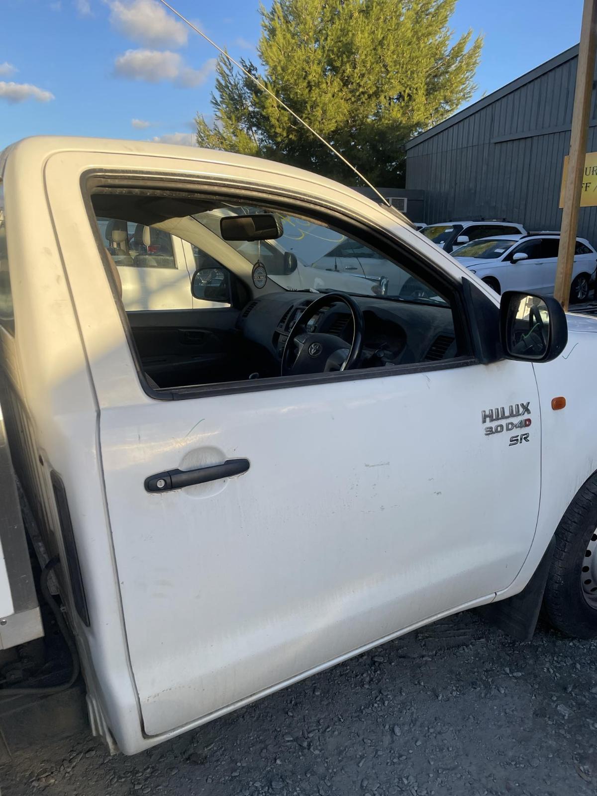 View Auto part Sunvisor Toyota Hilux 2012