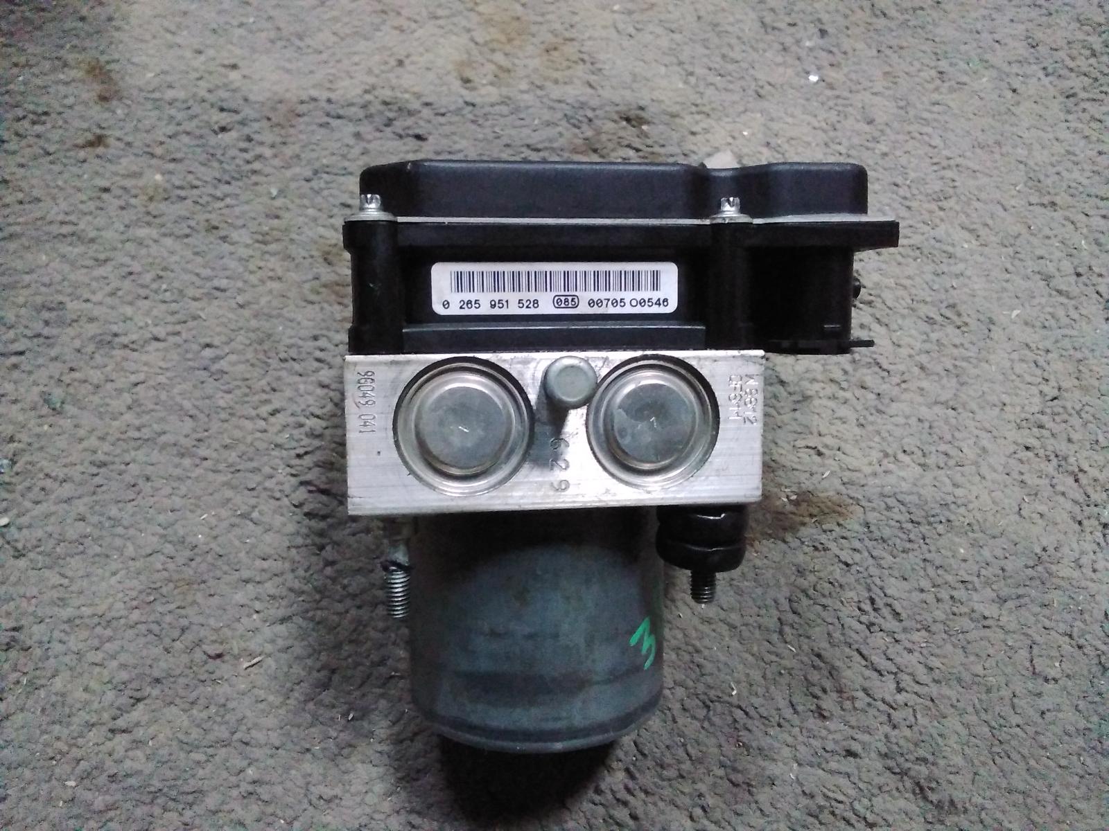 2010 Nissan Dualis Abs Pump/Modulator View Auto part Abs Pump/Modulator Nissan Dualis 2010