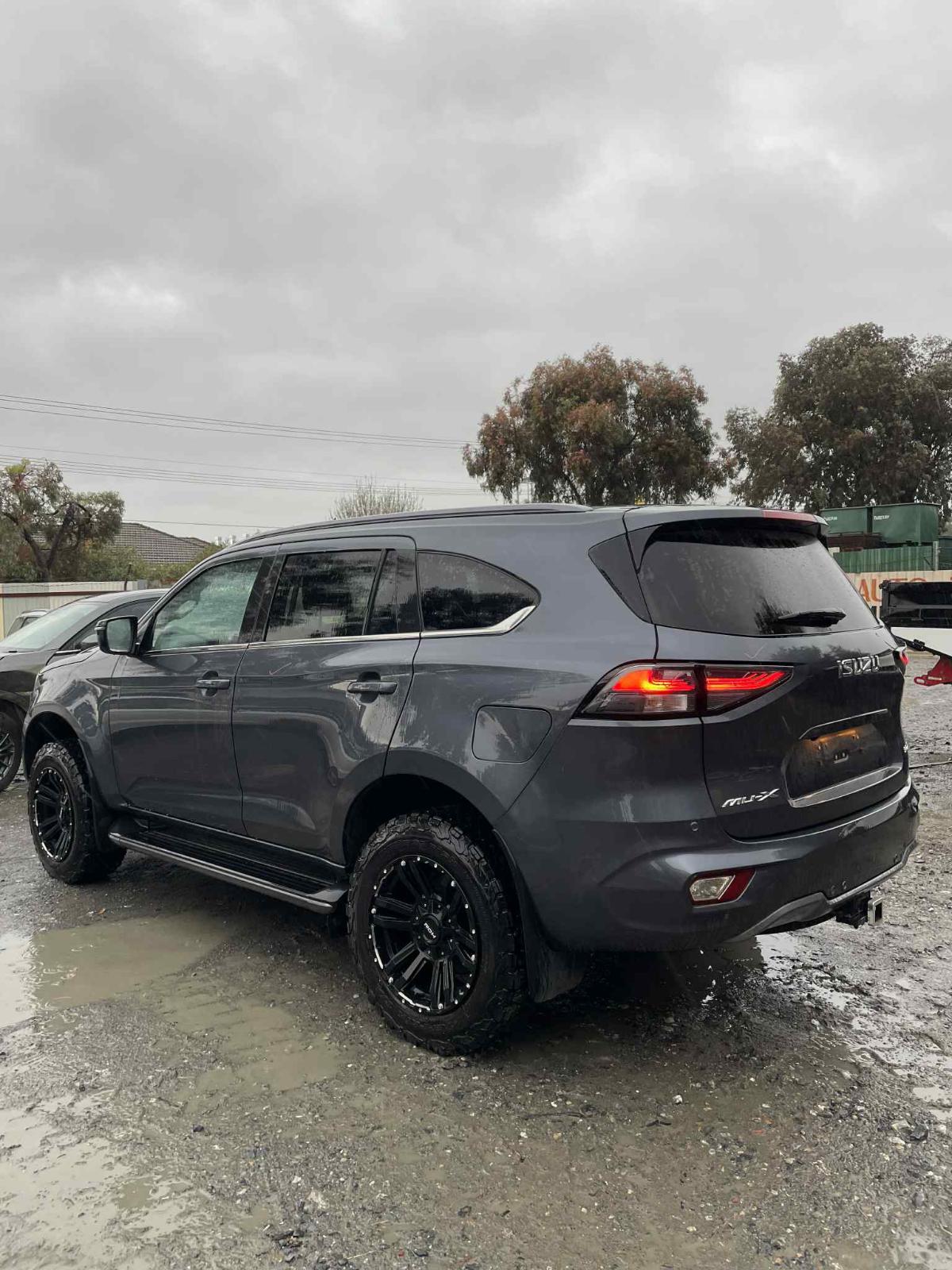 2023 Isuzu Mu-x Left Guard Liner View Auto part Left Guard Liner Isuzu Mu-x 2023