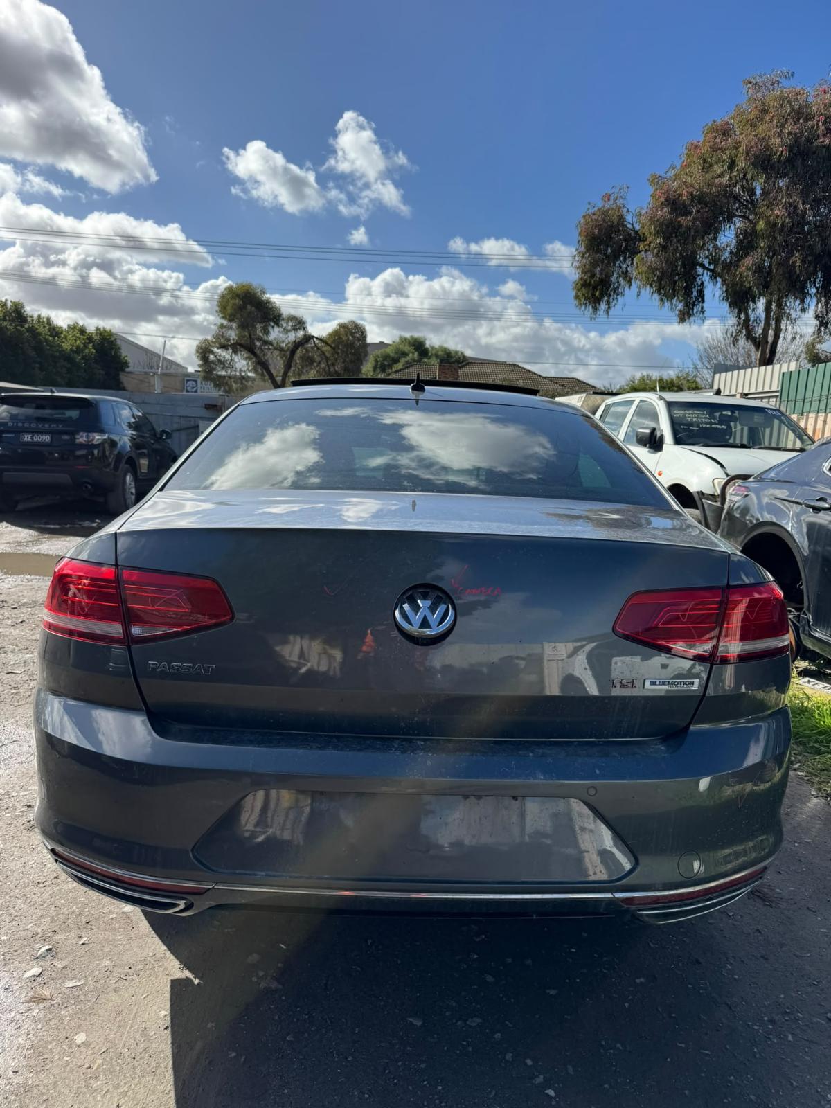 2017 Volkswagen Passat Right Rear Trailing Arm View Auto part Right Rear Trailing Arm Volkswagen Passat 2017